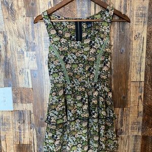 Royal love floral brown/ green  blouse size small Lace Fit